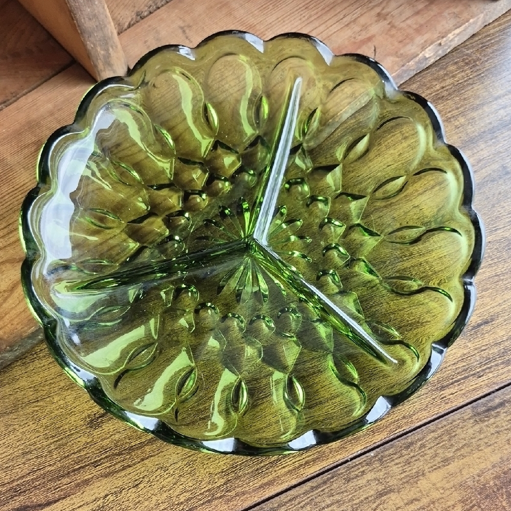 Anchor Hocking Faifield Avocado Green Divided Dish